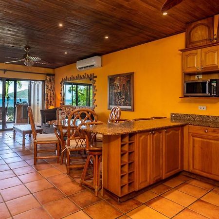 Warm Interiors And Orange Hues On Ground Floor In Front Of Beach Playa Flamingo Bagian luar foto