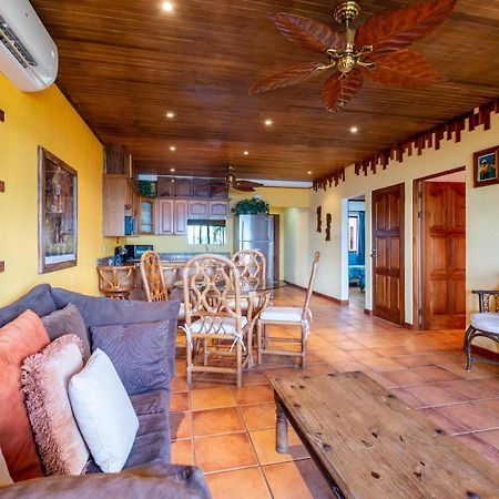 Warm Interiors And Orange Hues On Ground Floor In Front Of Beach Playa Flamingo Bagian luar foto
