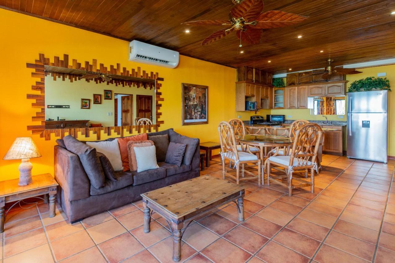 Warm Interiors And Orange Hues On Ground Floor In Front Of Beach Playa Flamingo Bagian luar foto