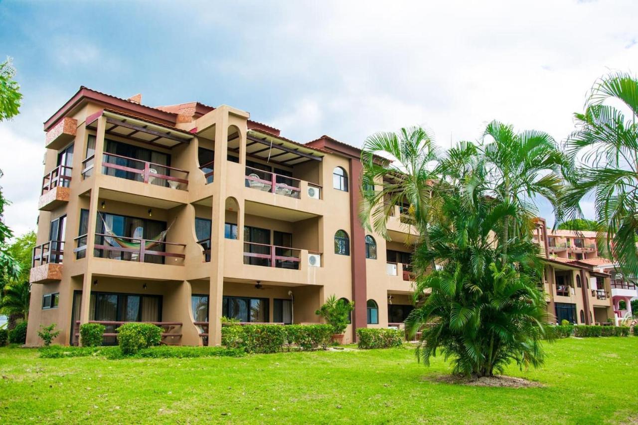 Warm Interiors And Orange Hues On Ground Floor In Front Of Beach Playa Flamingo Bagian luar foto