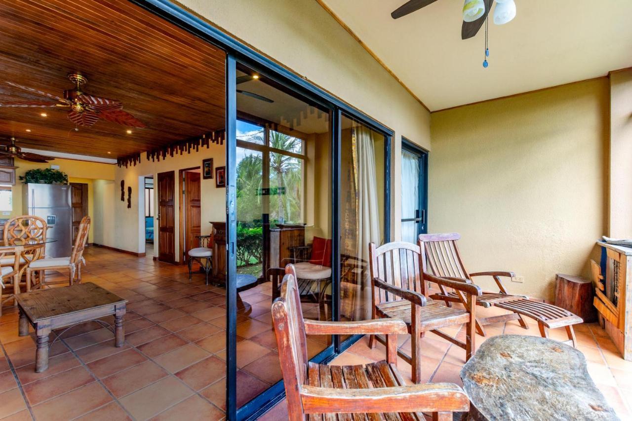 Warm Interiors And Orange Hues On Ground Floor In Front Of Beach Playa Flamingo Bagian luar foto