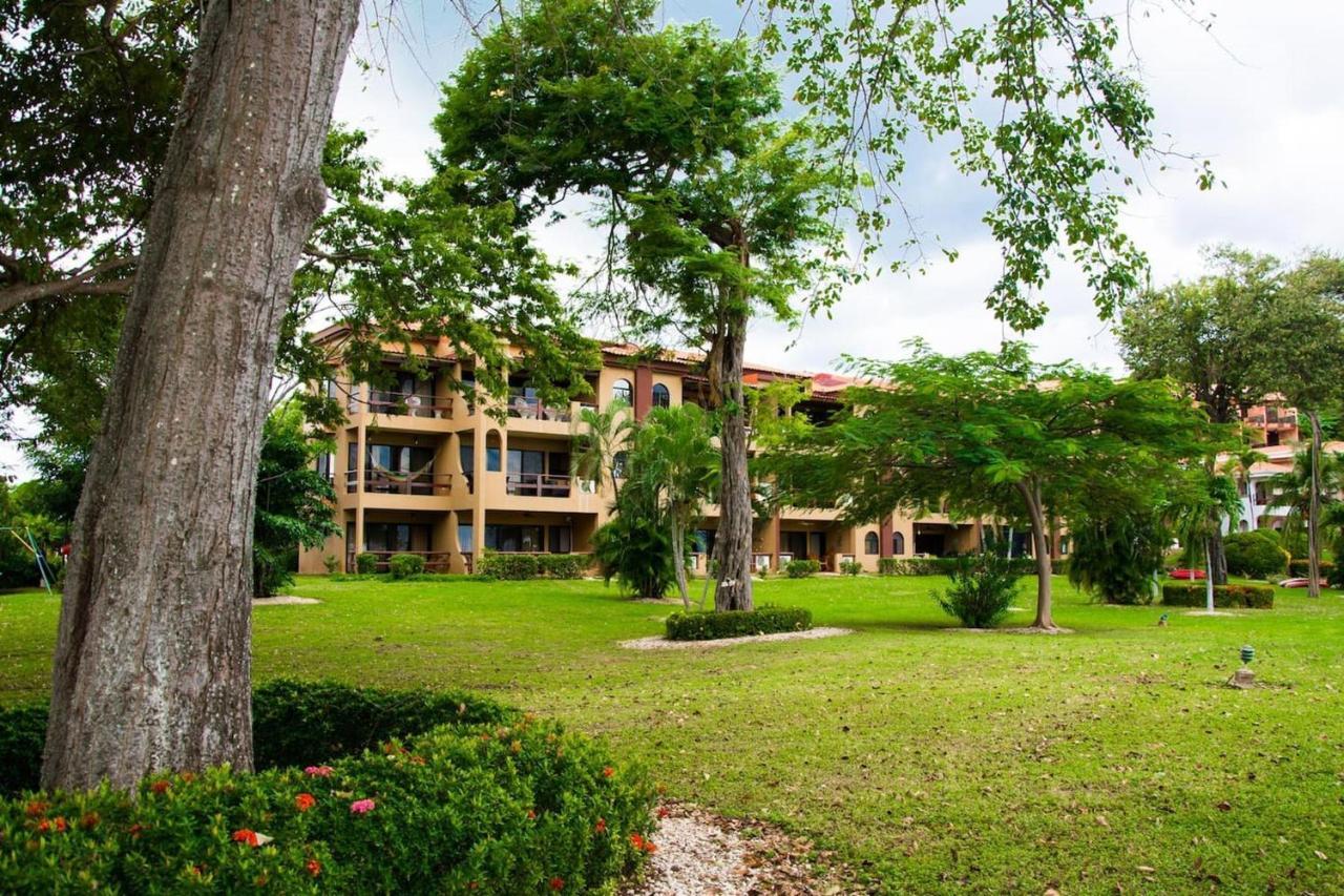Warm Interiors And Orange Hues On Ground Floor In Front Of Beach Playa Flamingo Ruang foto